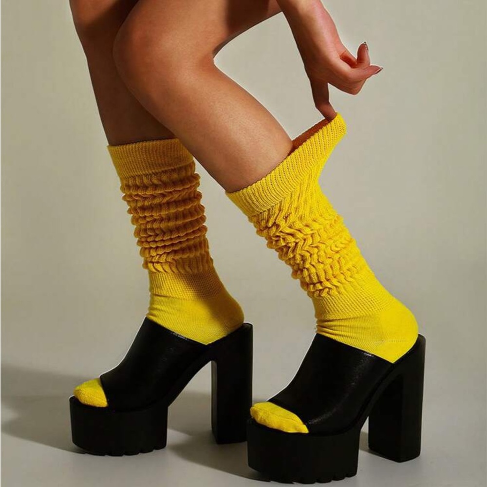 1pair Ladies' Long Pile Pile Socks With Ruffle Welts